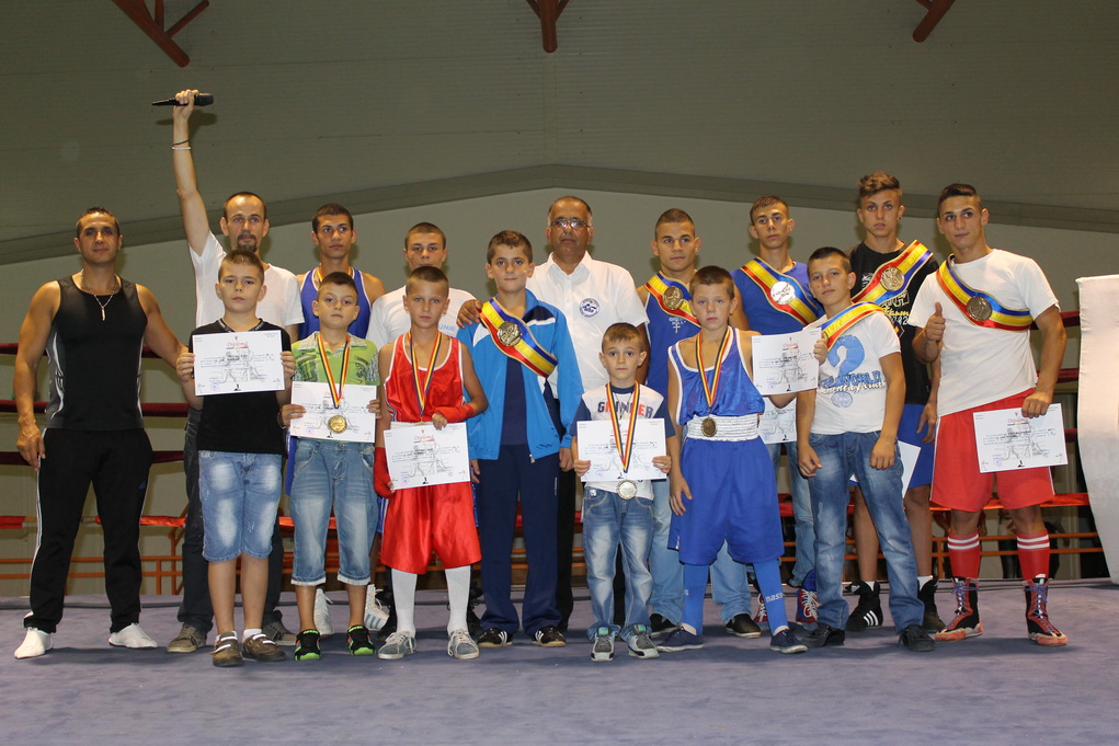 Spectacol în ring oferit cu ocazia Galei la Box – Memorialul „Titu Folcuţi”
