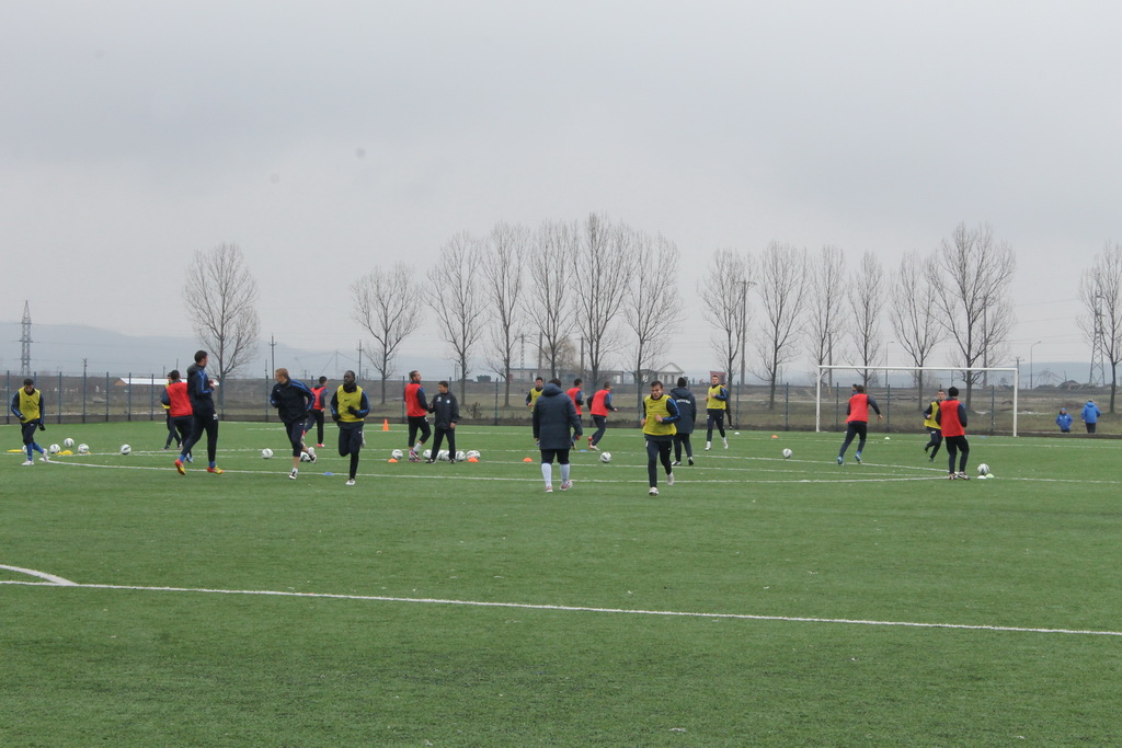 Pandurii Târgu Jiu se antrenează pe stadionul din Rovinari